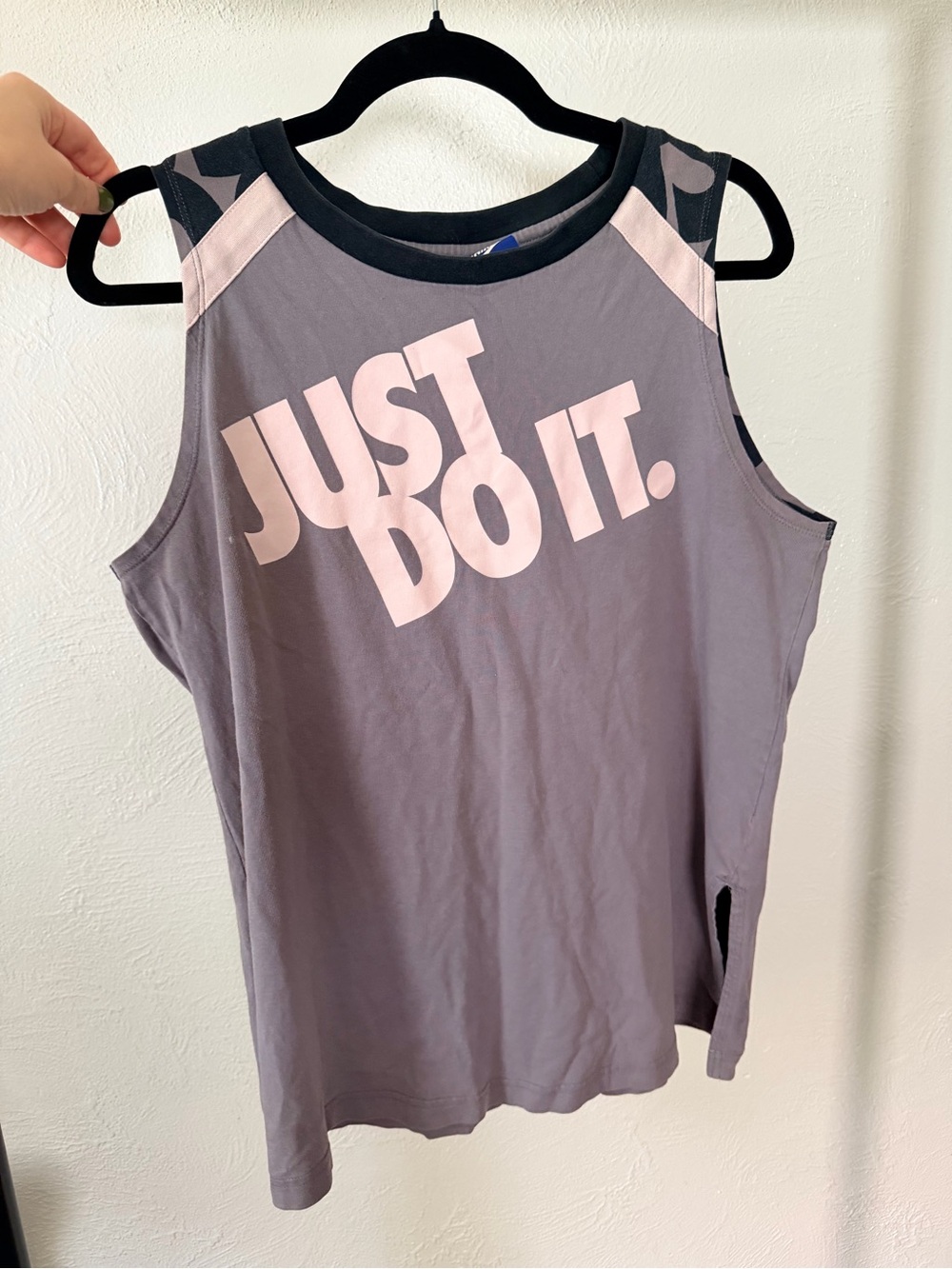 Y2K Nike Women’s Gray Tank Top with Pink 'Just Do It.' Logo